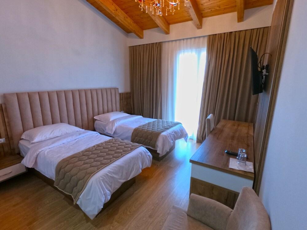 Gardenland Resort Bushat Exterior photo