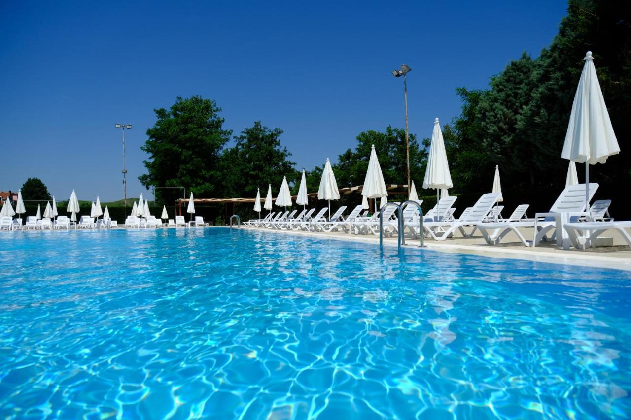 Gardenland Resort Bushat Exterior photo