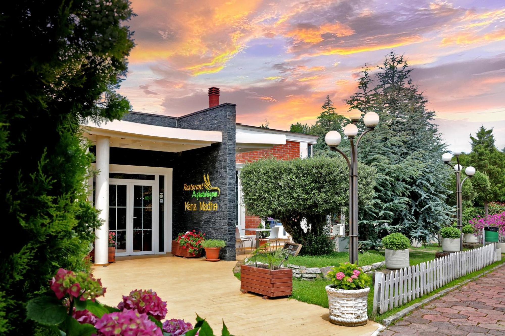 Gardenland Resort Bushat Exterior photo