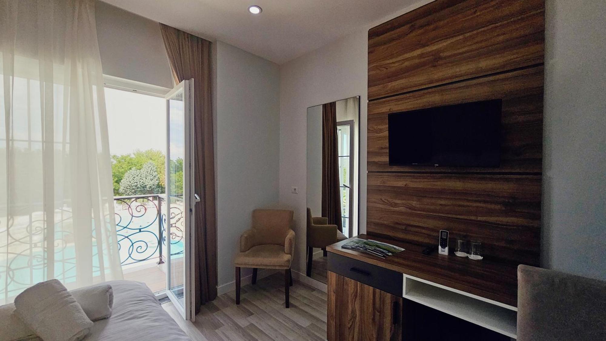 Gardenland Resort Bushat Exterior photo